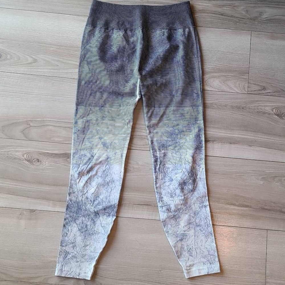 Lululemon Ebb To Trail Leggings Sz S Blue and White